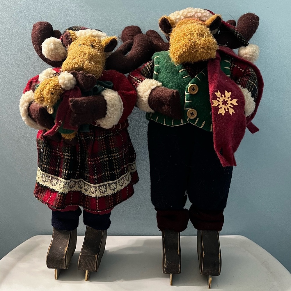 Set of (2) Primitive Christmas Holiday Winter Ice Skating Moose Family Decor - Picture 6 of 12